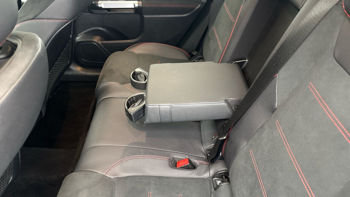 Mercedes-Benz GLB Image 9