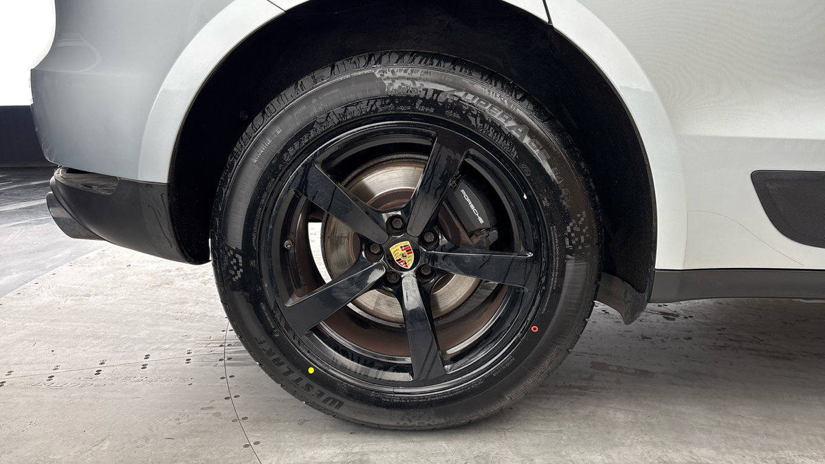 Porsche Macan Image 10