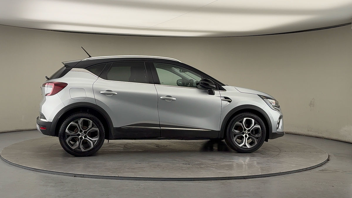 More views of Renault CAPTUR