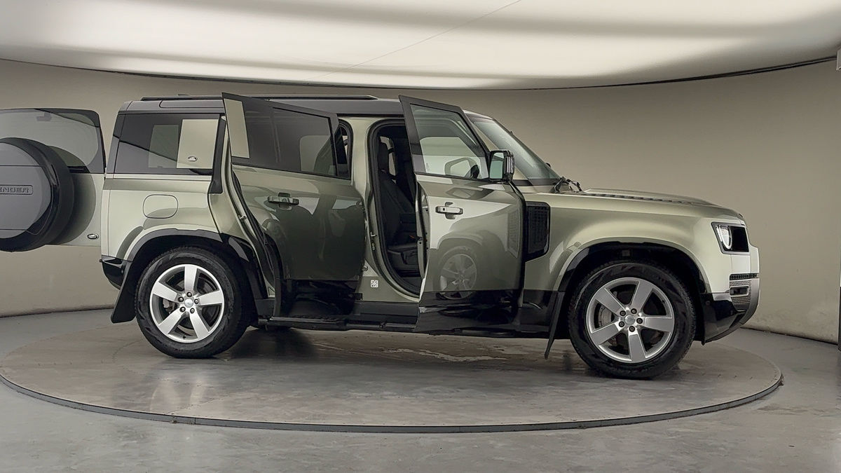 More views of Land Rover Defender 110