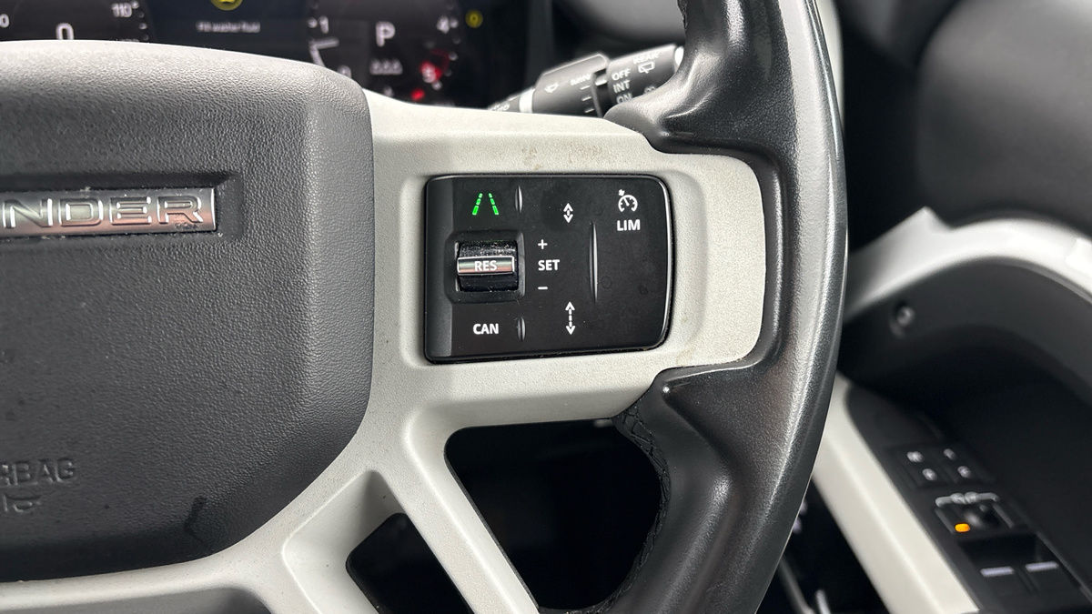 Land Rover Defender 110 Image 14