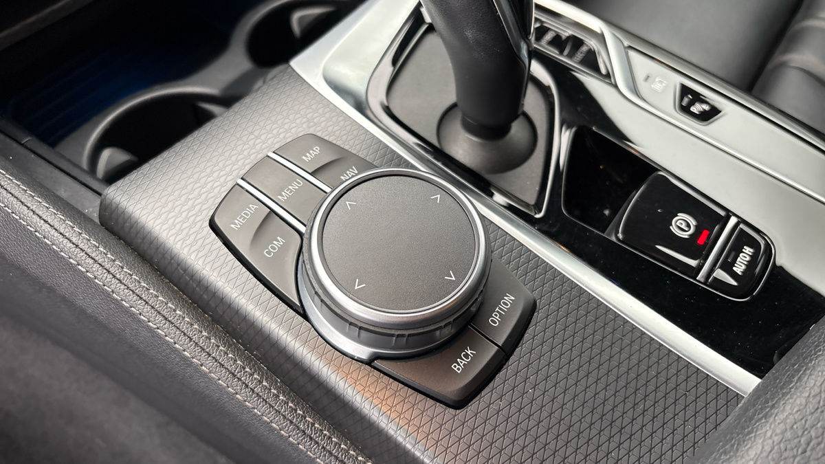 BMW 5 Series Image 6