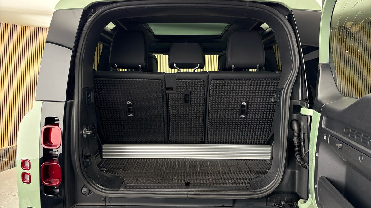 Land Rover Defender 90 Image 11