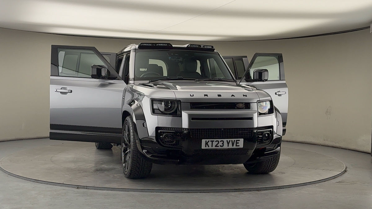 More views of Land Rover Defender 110