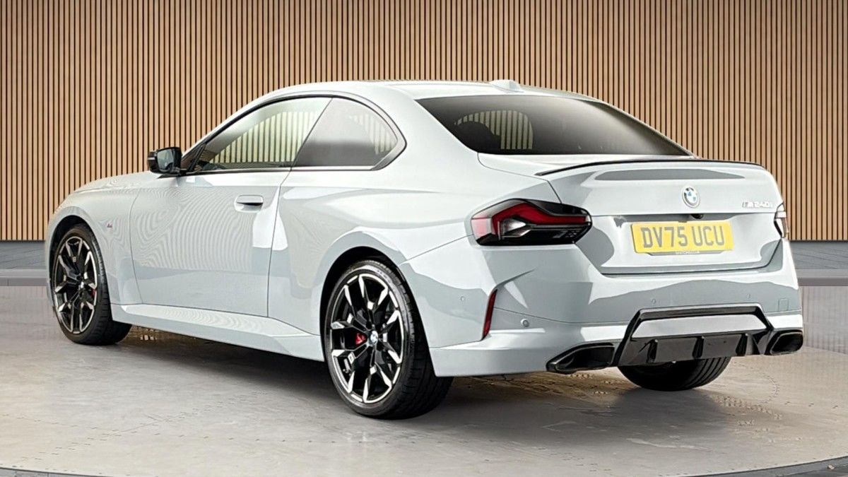 BMW 2 Series Image 2