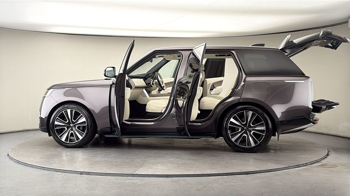 More views of Land Rover Range Rover