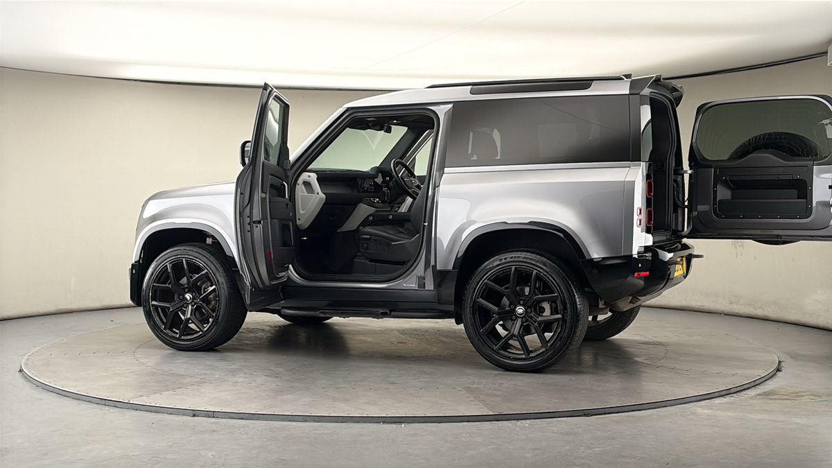 More views of Land Rover Defender 90