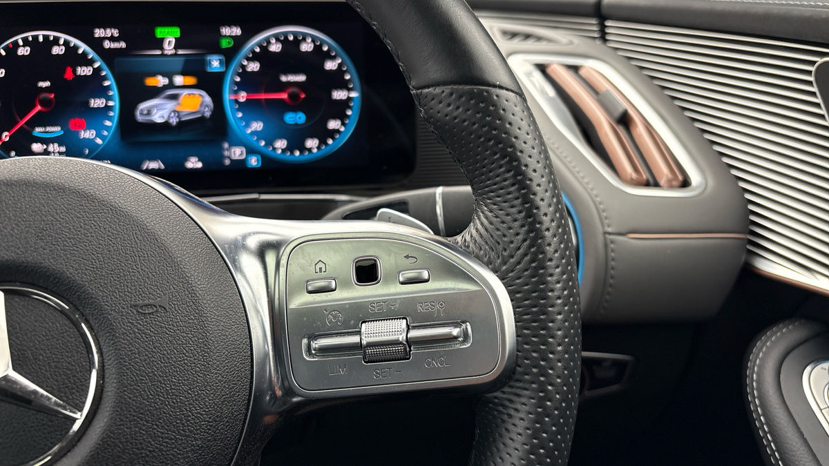 Mercedes-Benz EQC Image 15
