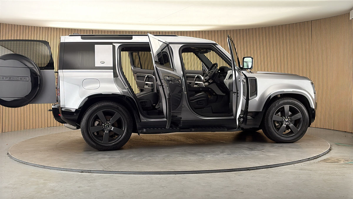 More views of Land Rover Defender 110