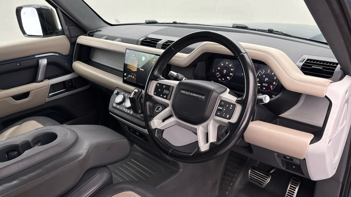 Land Rover Defender 110 Image 5