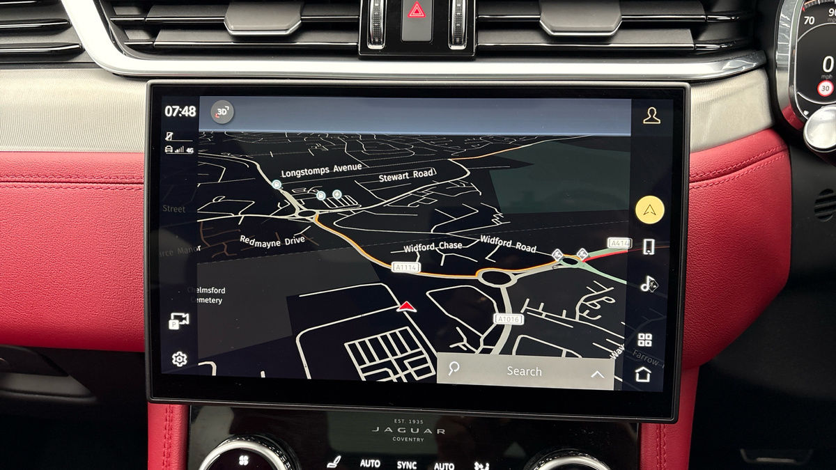 Jaguar F-PACE Image 17
