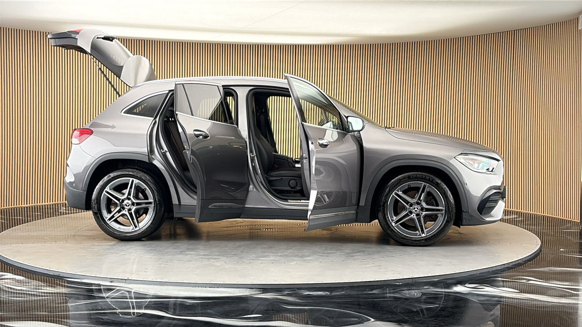 More views of Mercedes-Benz GLA