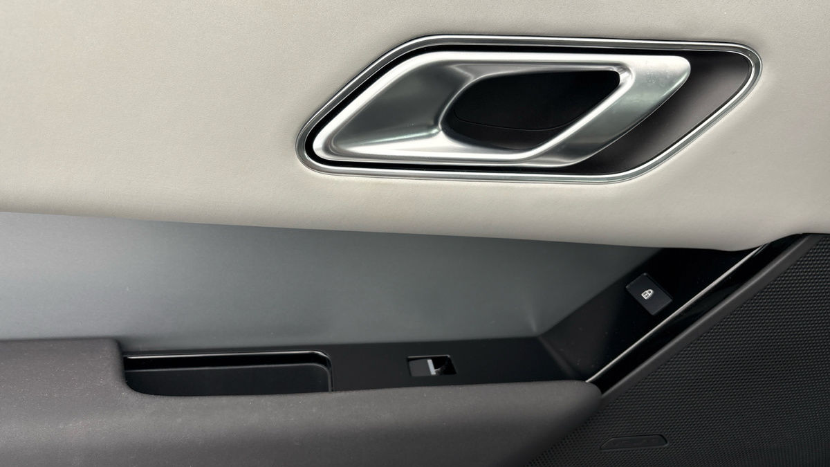 Land Rover Range Rover Velar Image 19