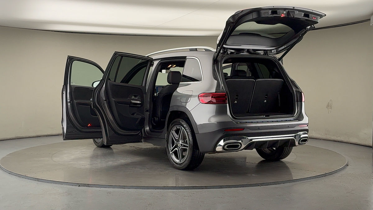 Mercedes-Benz GLB Image 23