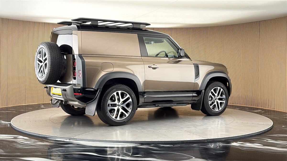 More views of Land Rover Defender 90