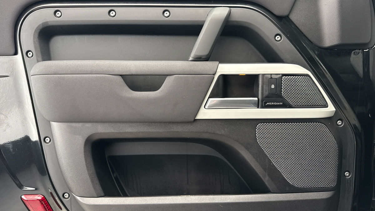 Land Rover Defender 90 Image 19