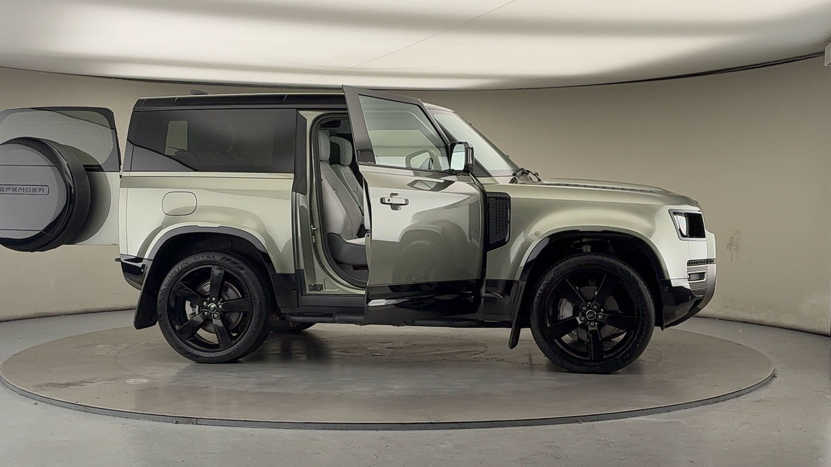 More views of Land Rover Defender 90