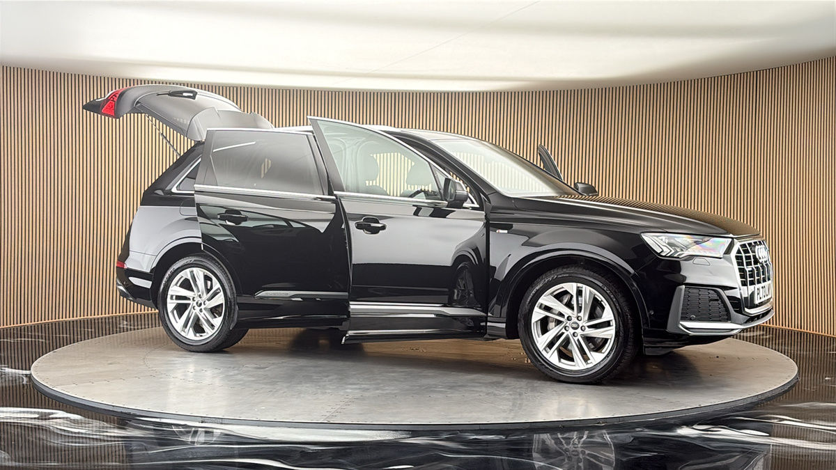 More views of Audi Q7