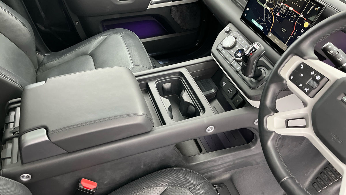 Land Rover Defender 90 Urban Image 18