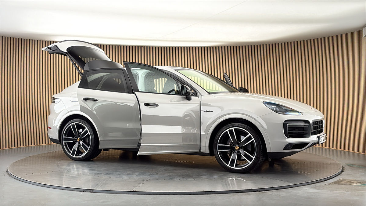 More views of Porsche Cayenne
