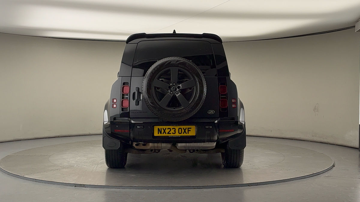 Land Rover Defender 110 Image 4