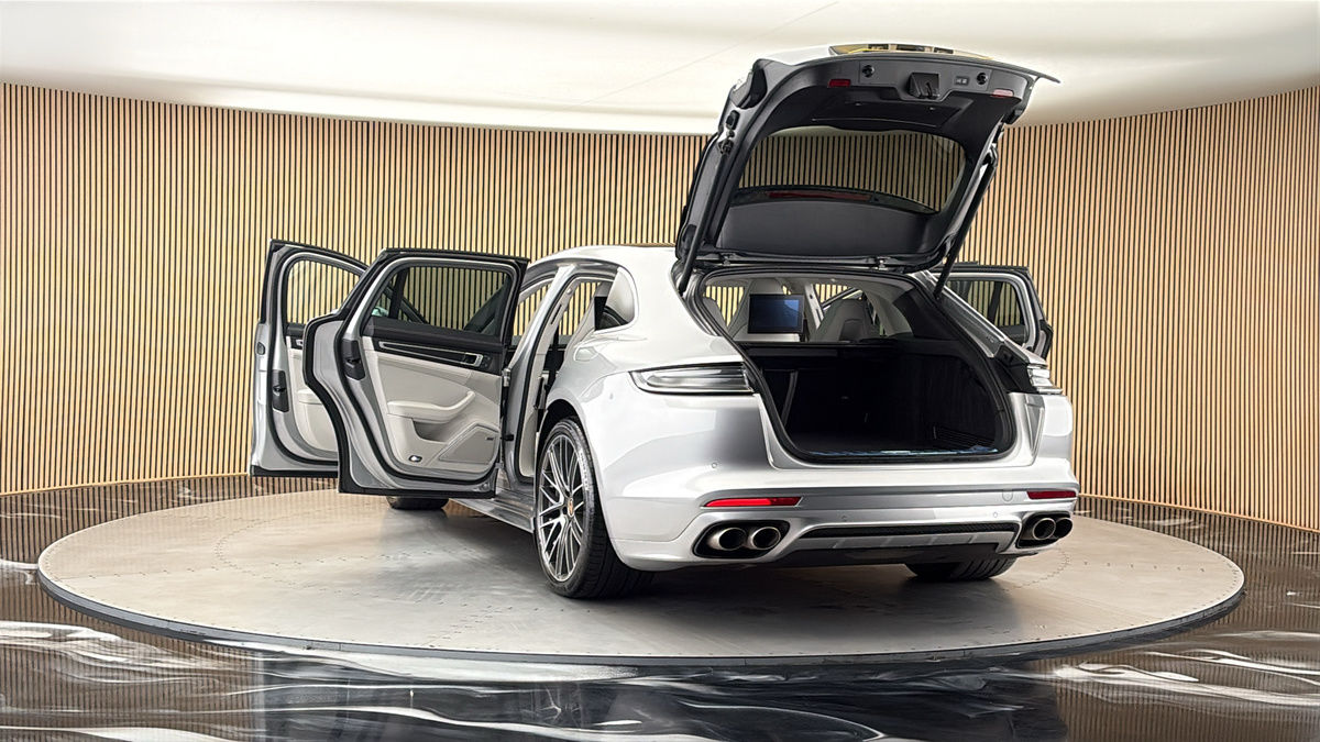 More views of Porsche Panamera