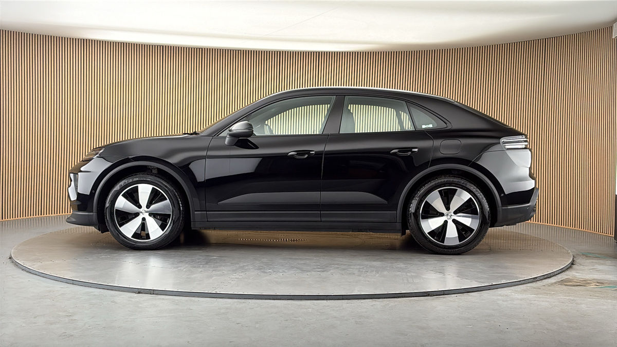 Porsche Macan Image 16