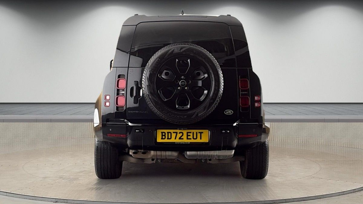 Land Rover Defender 110 Image 4