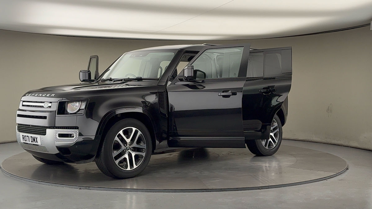 Land Rover Defender 110 Image 22