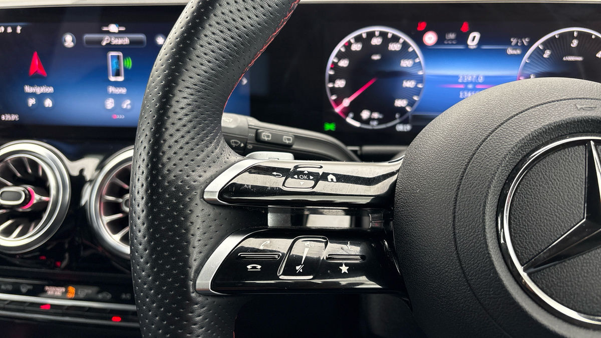 Mercedes-Benz GLA Image 13