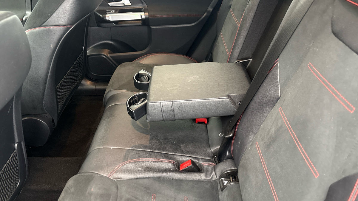 Mercedes-Benz GLB Image 9