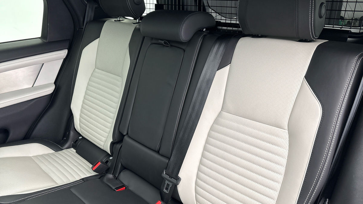 Land Rover Discovery Sport Image 8