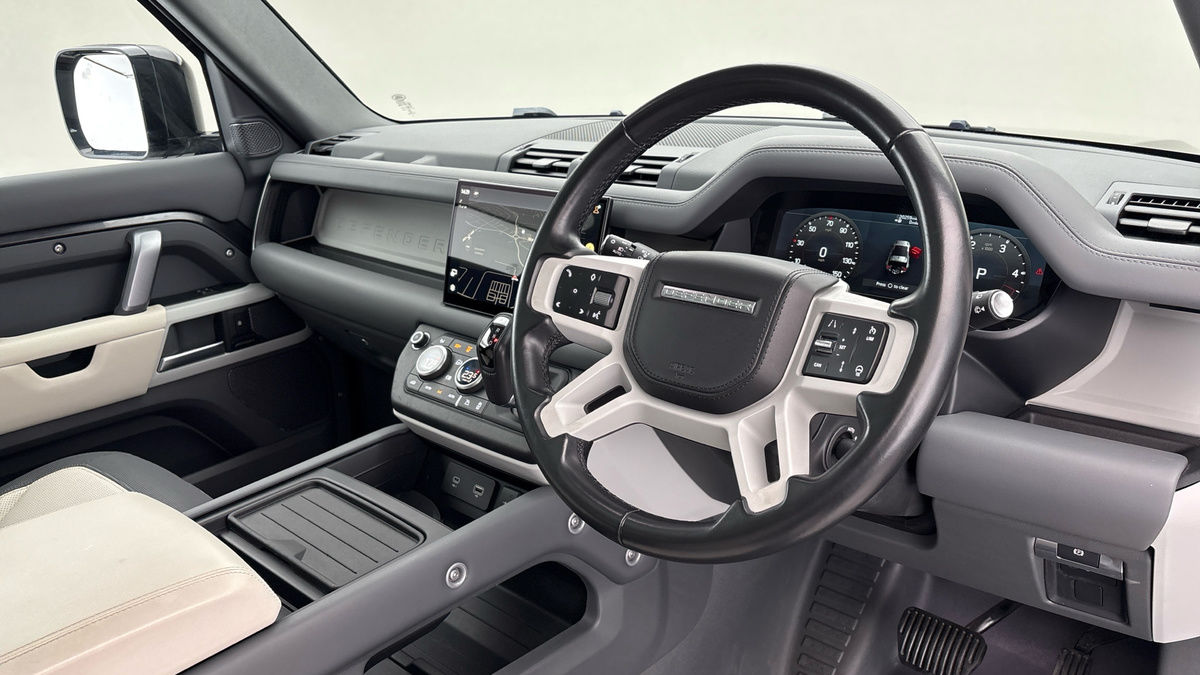 Land Rover Defender 90 Image 18