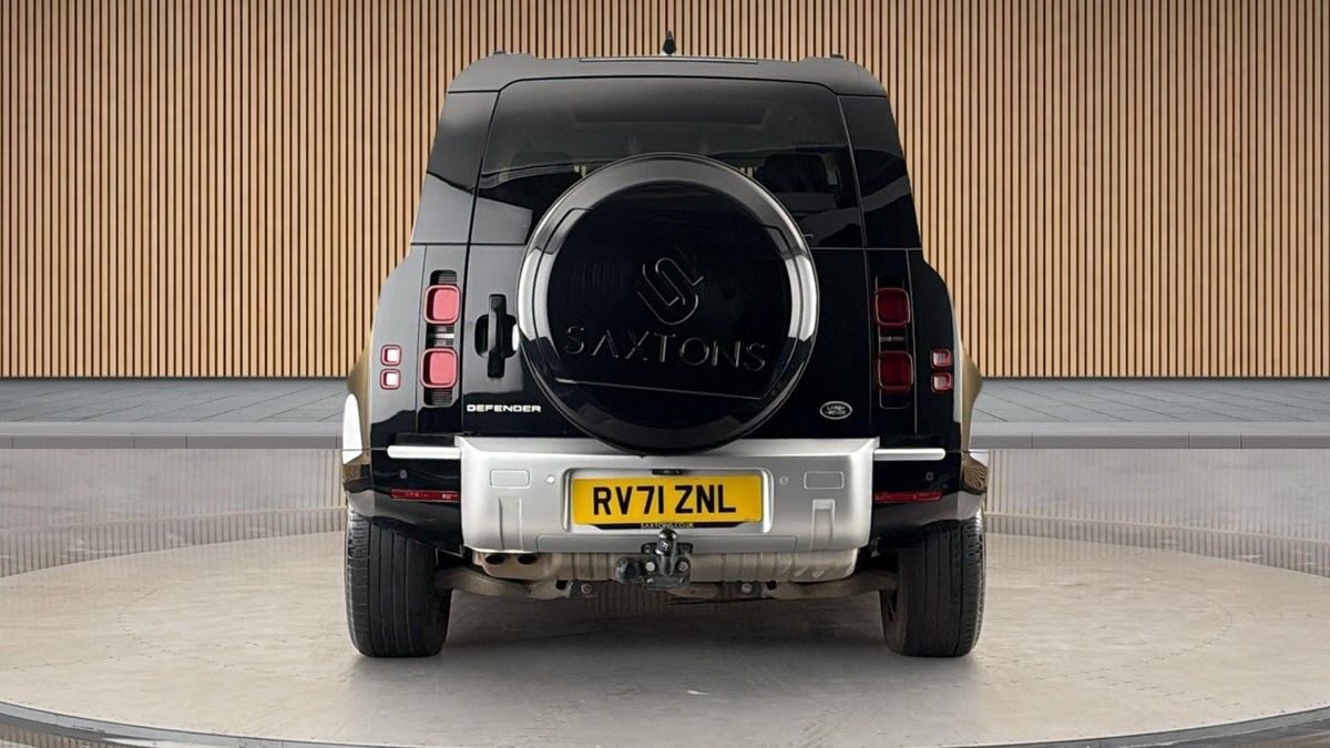 Land Rover Defender 110 Image 4