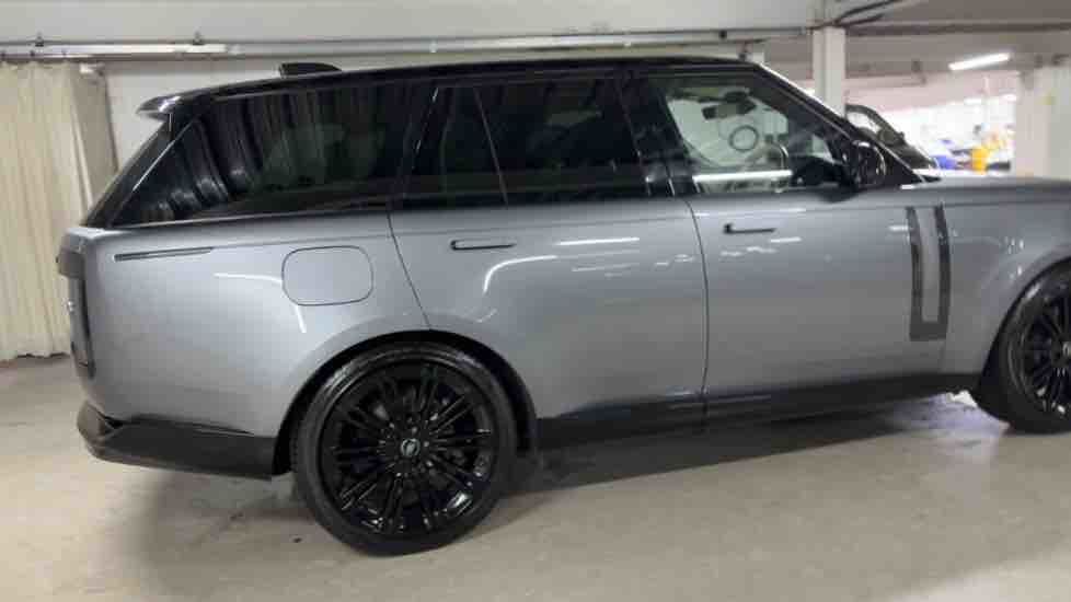 More views of Land Rover Range Rover