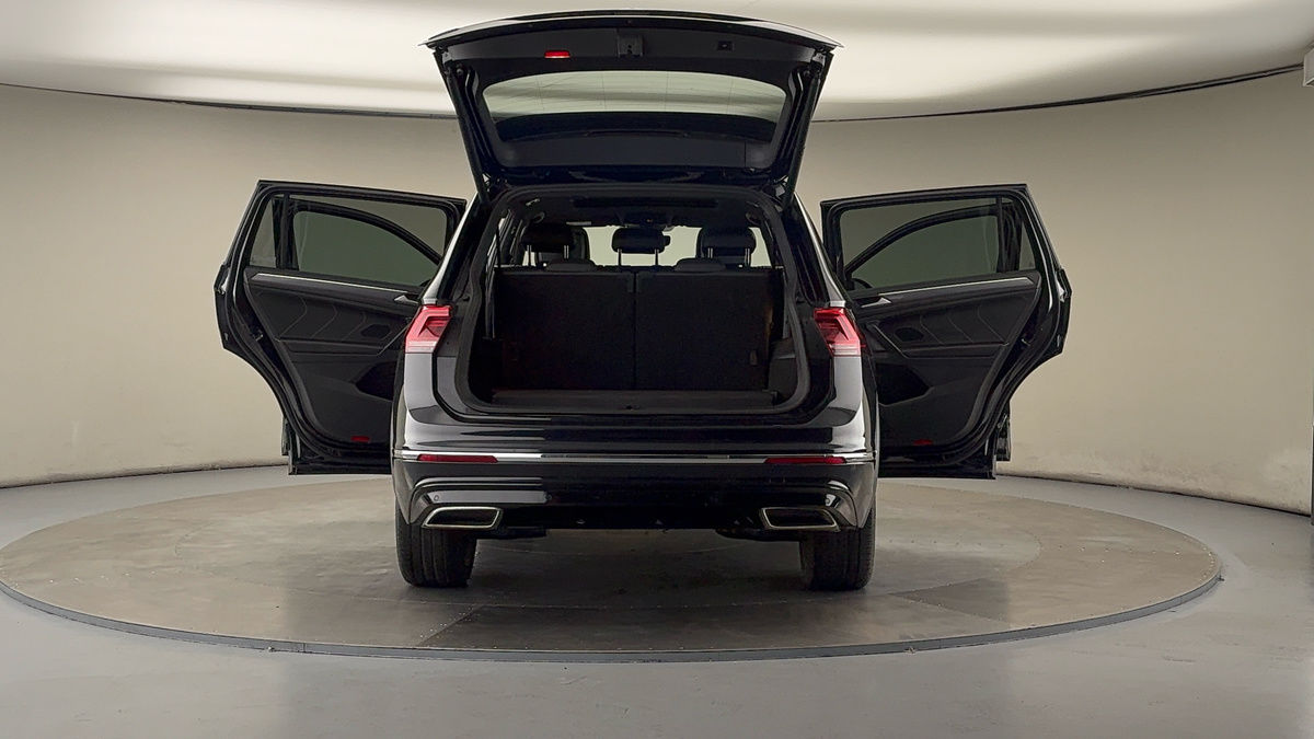 More views of Volkswagen Tiguan Allspace
