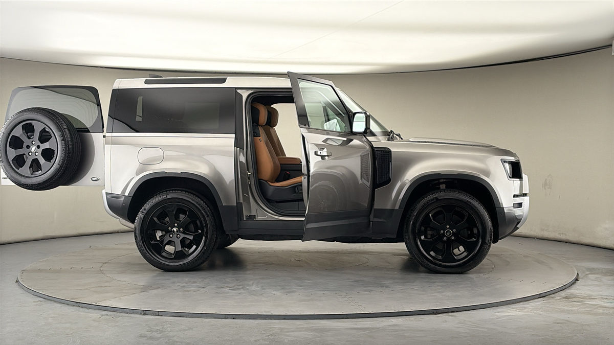 More views of Land Rover Defender 90