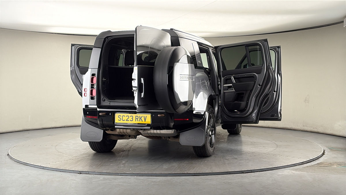 More views of Land Rover Defender 110