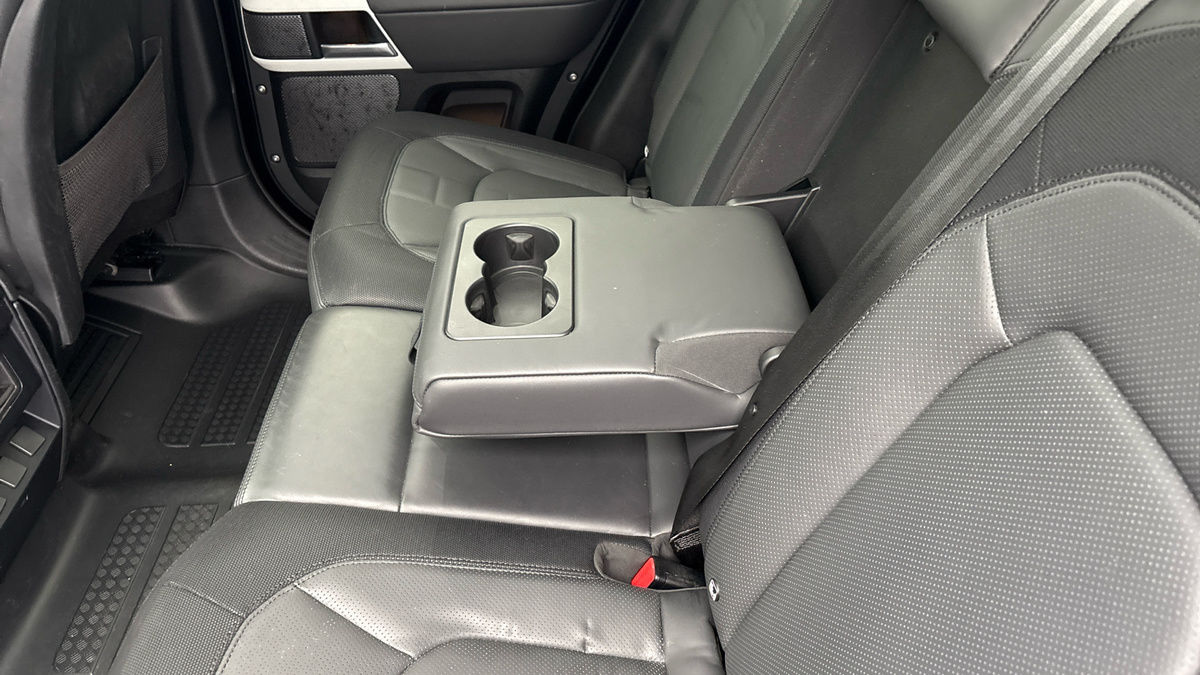 Land Rover Defender 110 Image 9