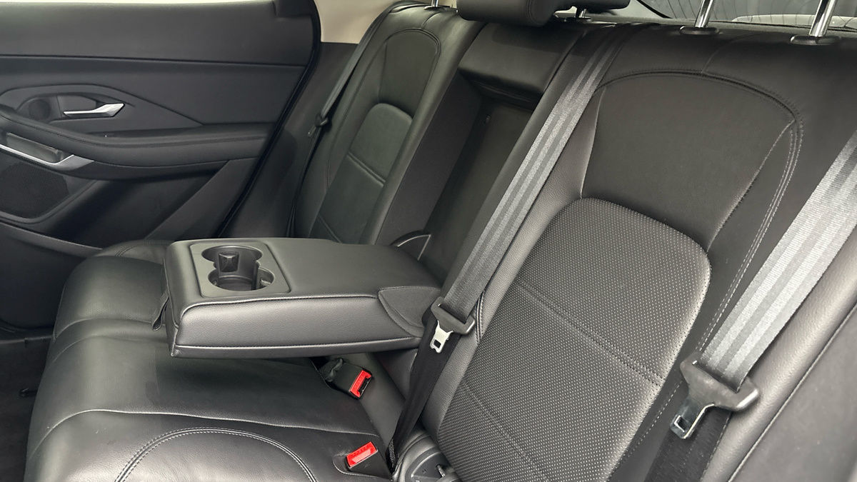 Jaguar E-PACE Image 9