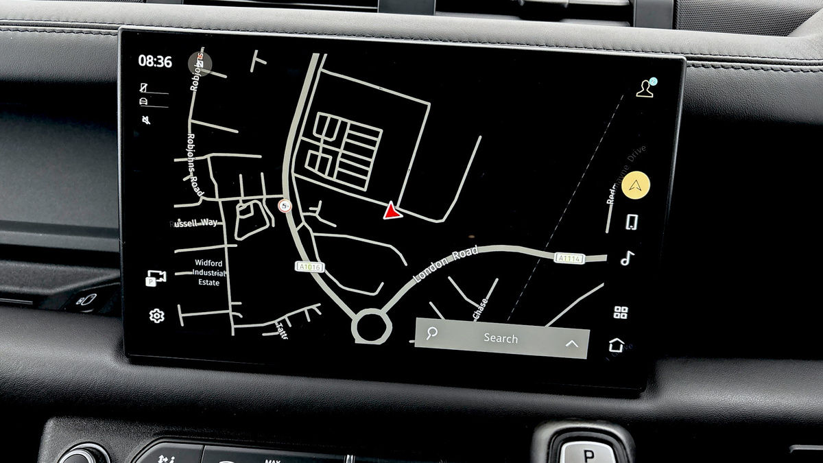 Land Rover Defender 110 Image 17