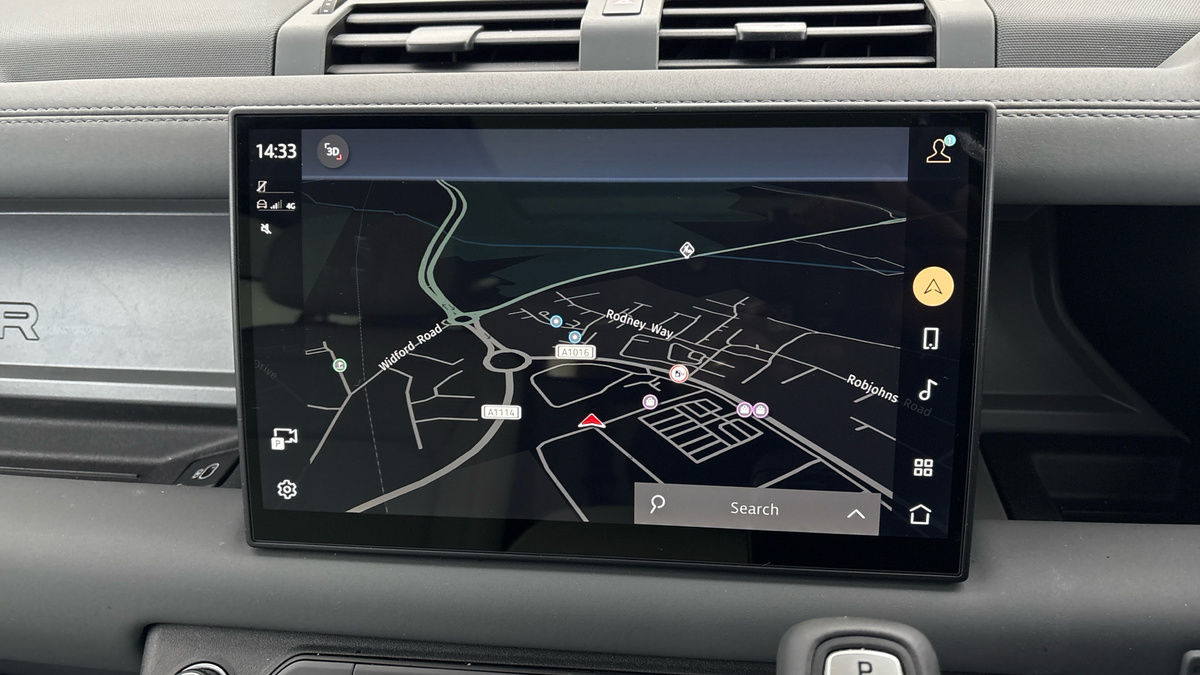 Land Rover Defender 110 Image 17