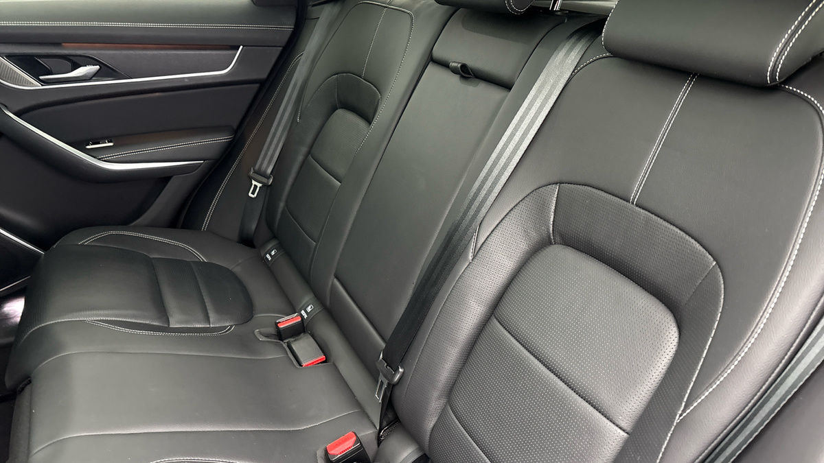 Jaguar F-PACE Image 8