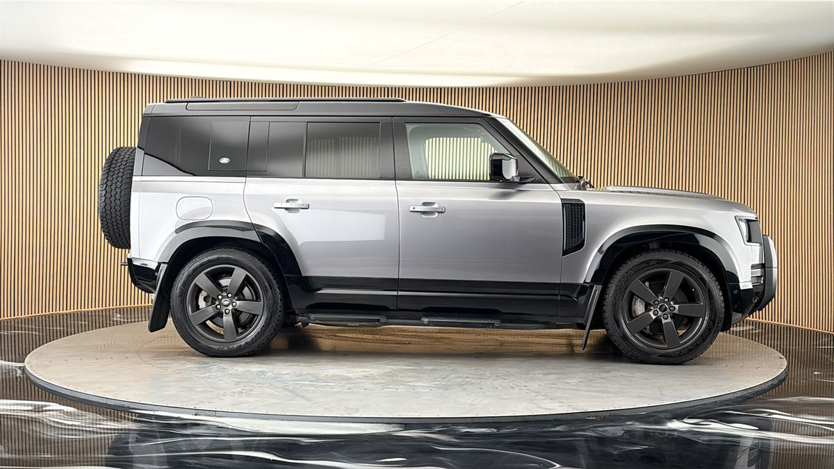 More views of Land Rover Defender 110
