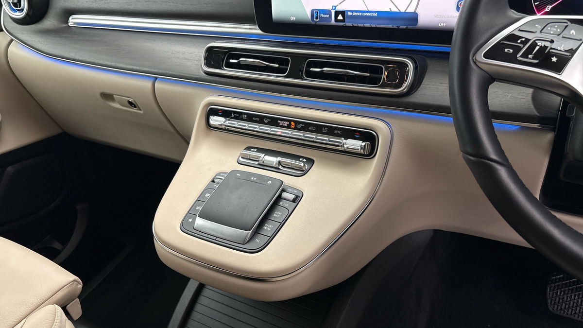 Mercedes-Benz V Class Image 18