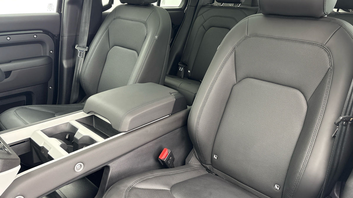 Land Rover Defender 110 Urban Image 7