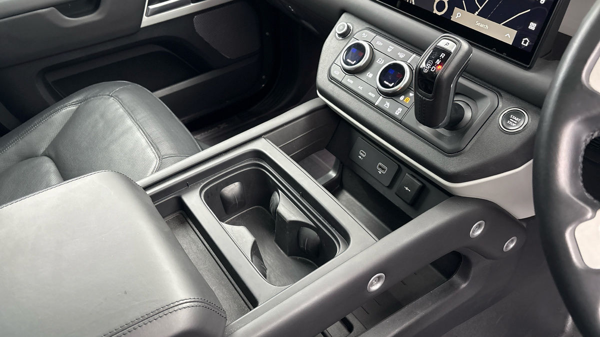 Land Rover Defender 110 Urban Image 18