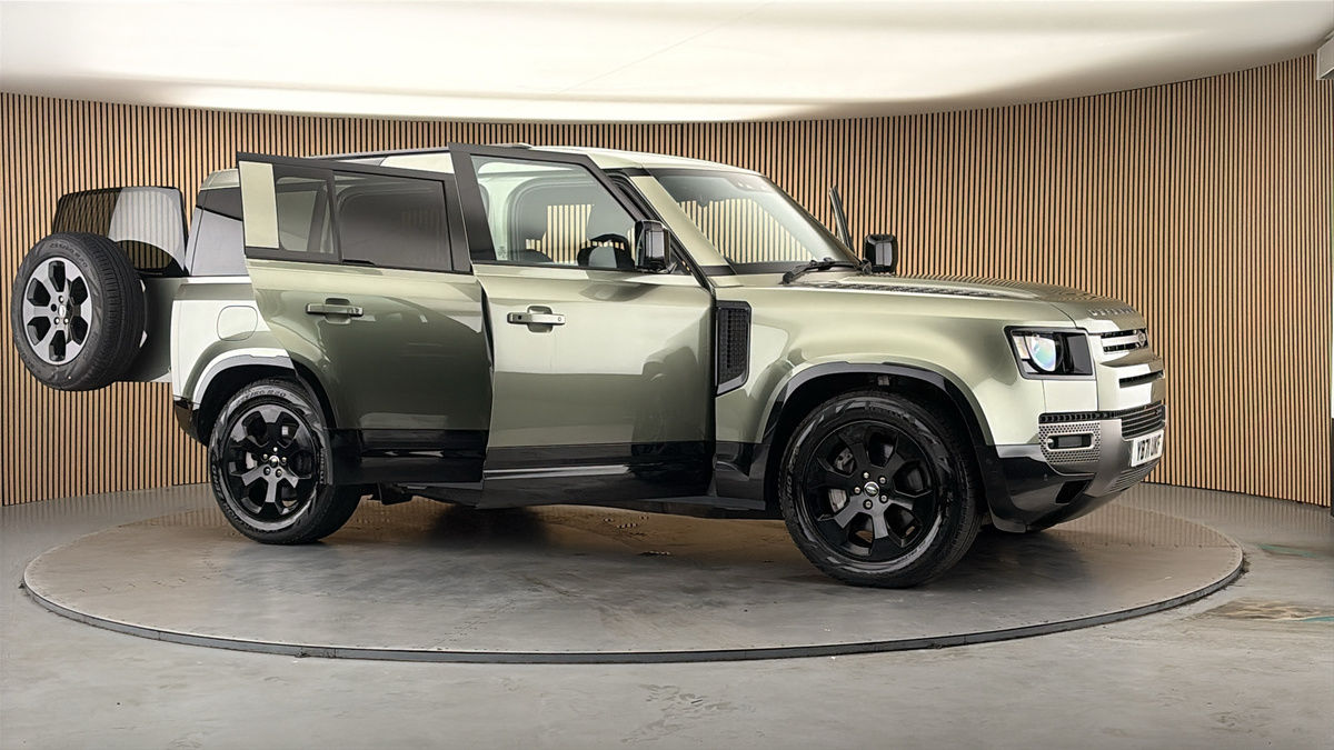 More views of Land Rover Defender 110