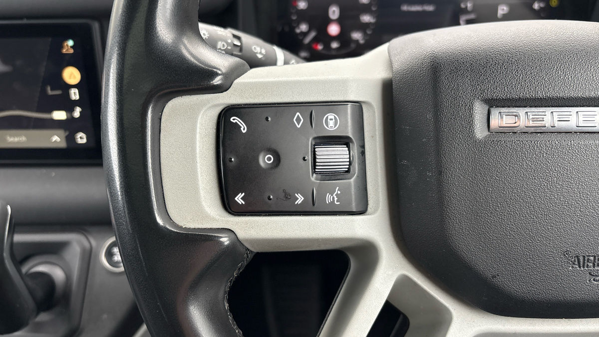 Land Rover Defender 110 Image 13