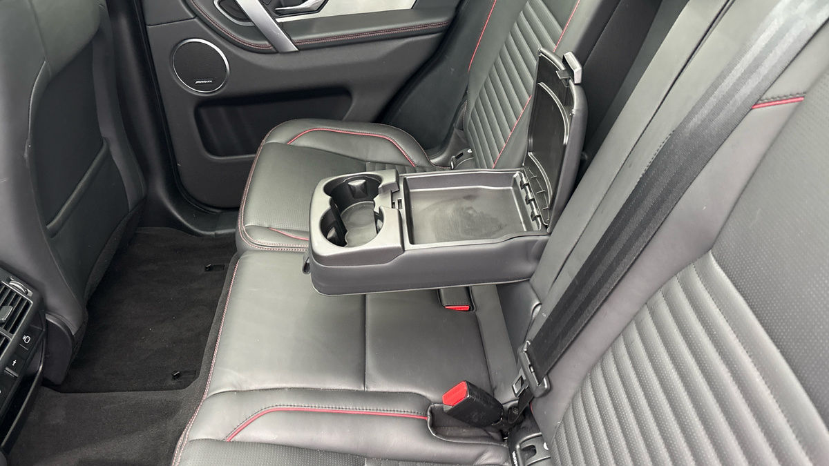 Land Rover Discovery Sport Image 9